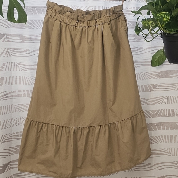 Uniqlo Dresses & Skirts - UNIQLO Khaki Skirt Juniors Size 5